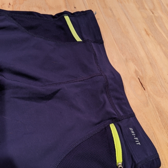 Nike Dry Fit Crops - Picture 3 of 5